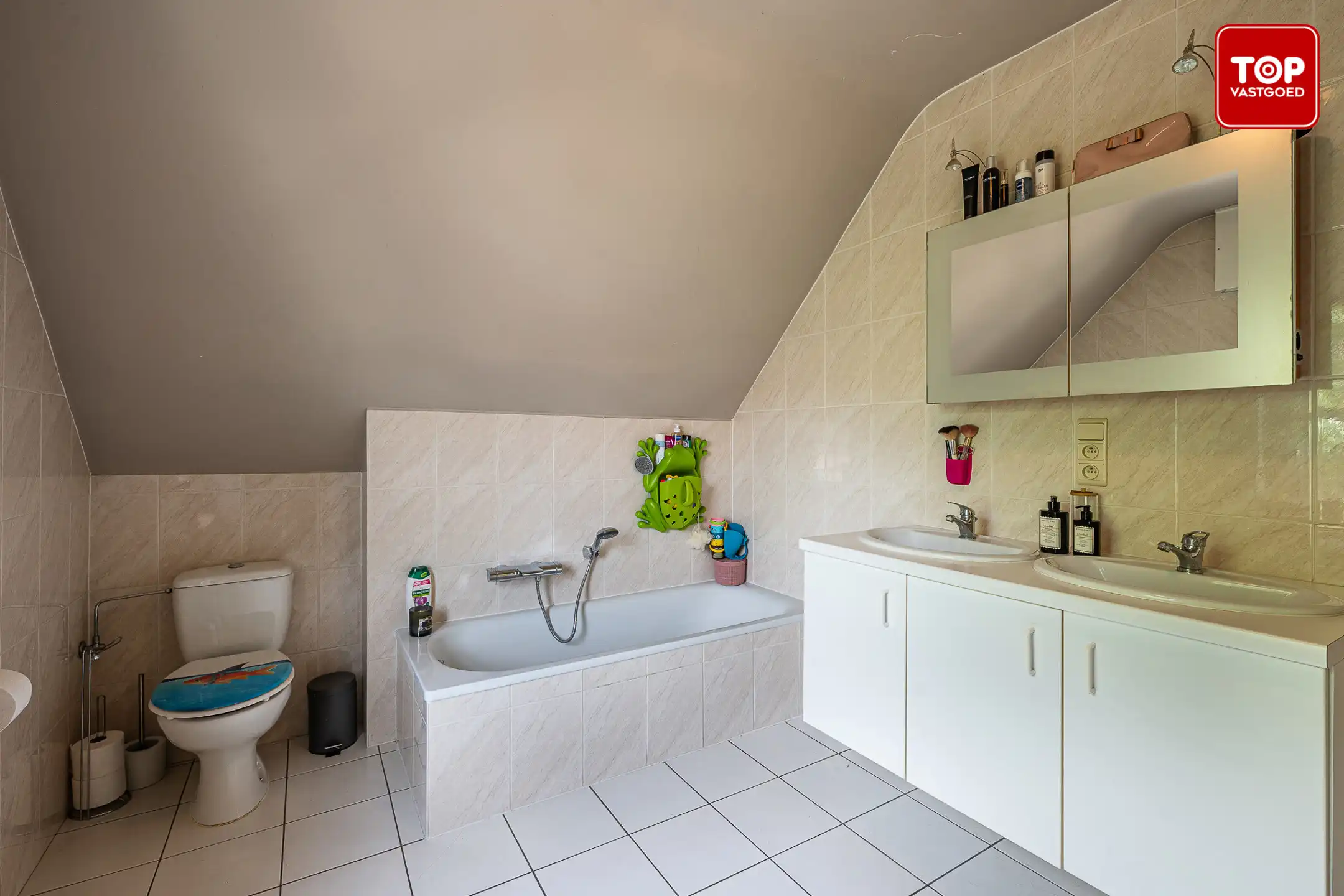 Instapklare woning met 3 slaapkamers en leuke tuin.  foto 13