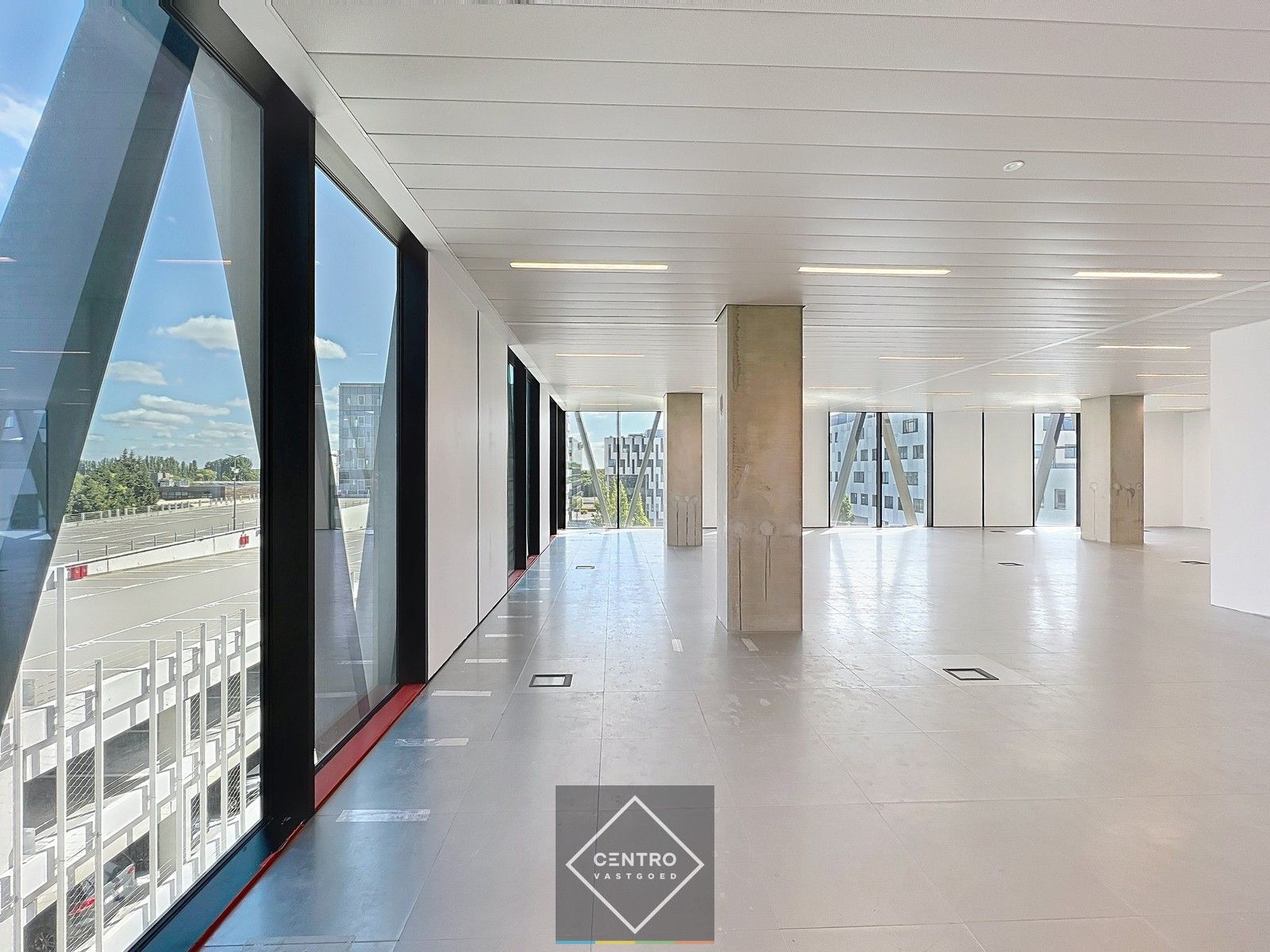 SCHERP GEPRIJSDE kantoorruimte (±240m²) met prachtige zichten in de Westwing Tower op de derde verdieping ! foto 10