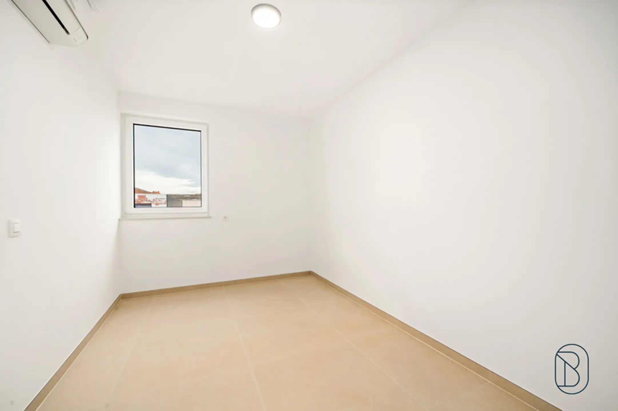 Gerenoveerd appartement op de 1ste verdieping met balkon foto 6