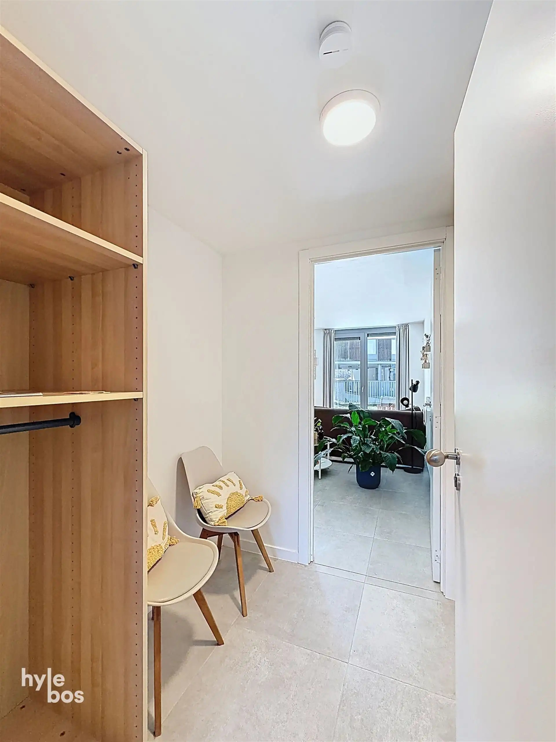 Modern gelijkvloers appartement met terras en parking foto 5