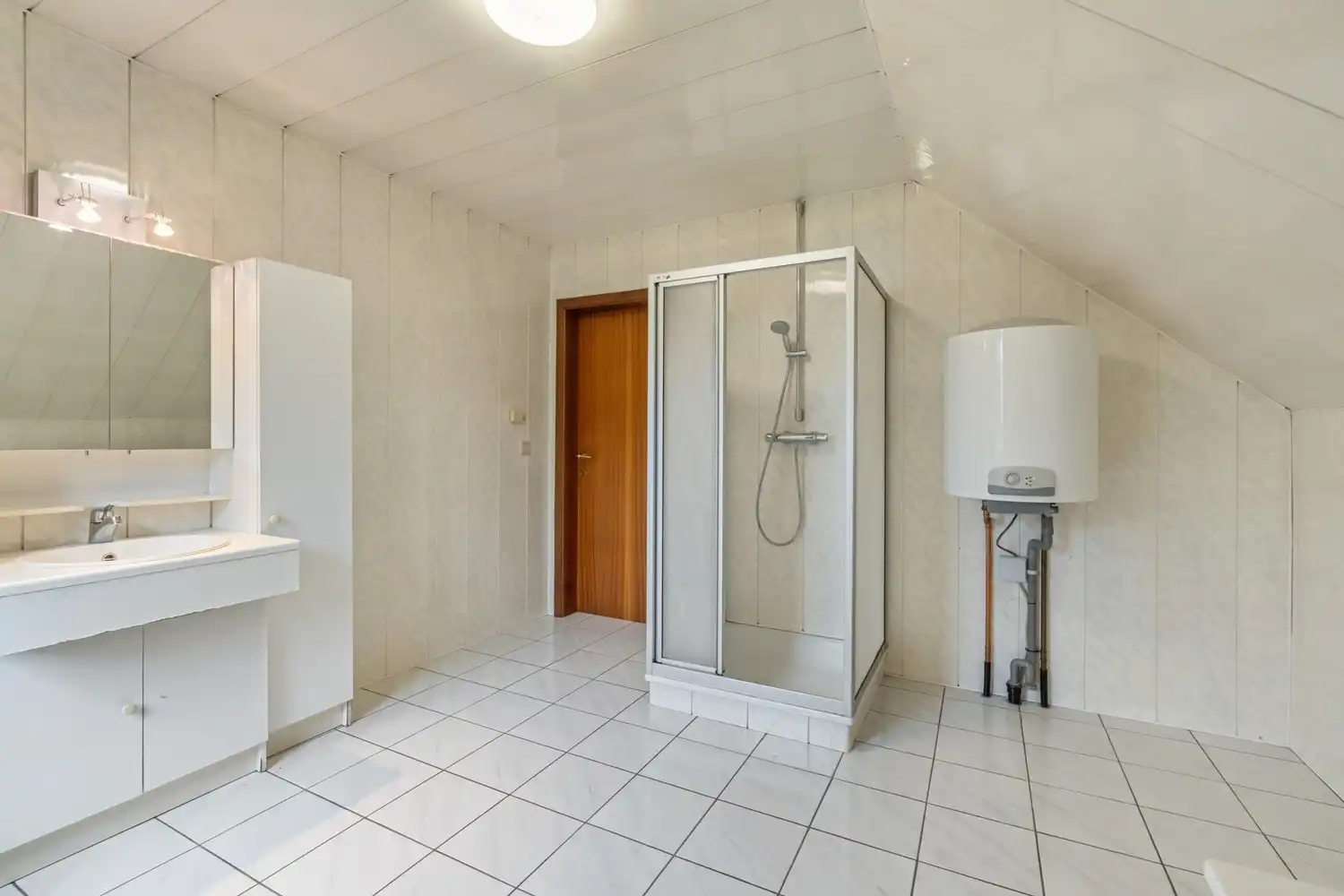 Te renoveren woning met vier slaapkamers, inpandige garage en noordwest georiënteerde tuin op een perceel van 6 are 78 ca te Begijnendijk ! foto 14
