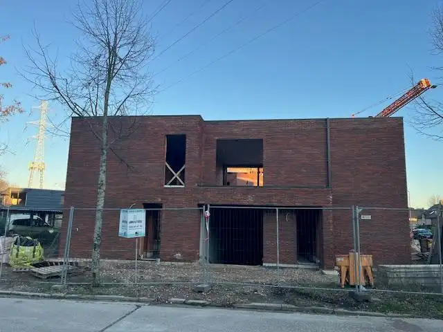 Half-open bebouwing met 3 slaapkamers in Genk foto 5