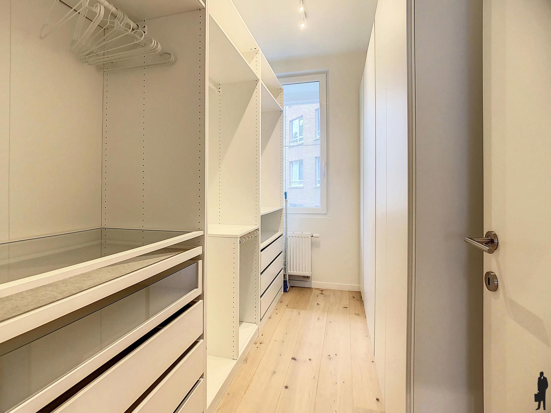 Prachtig appartement met 2 slaapkamers, dressing en terras in de Tentoonstellingswijk foto 9