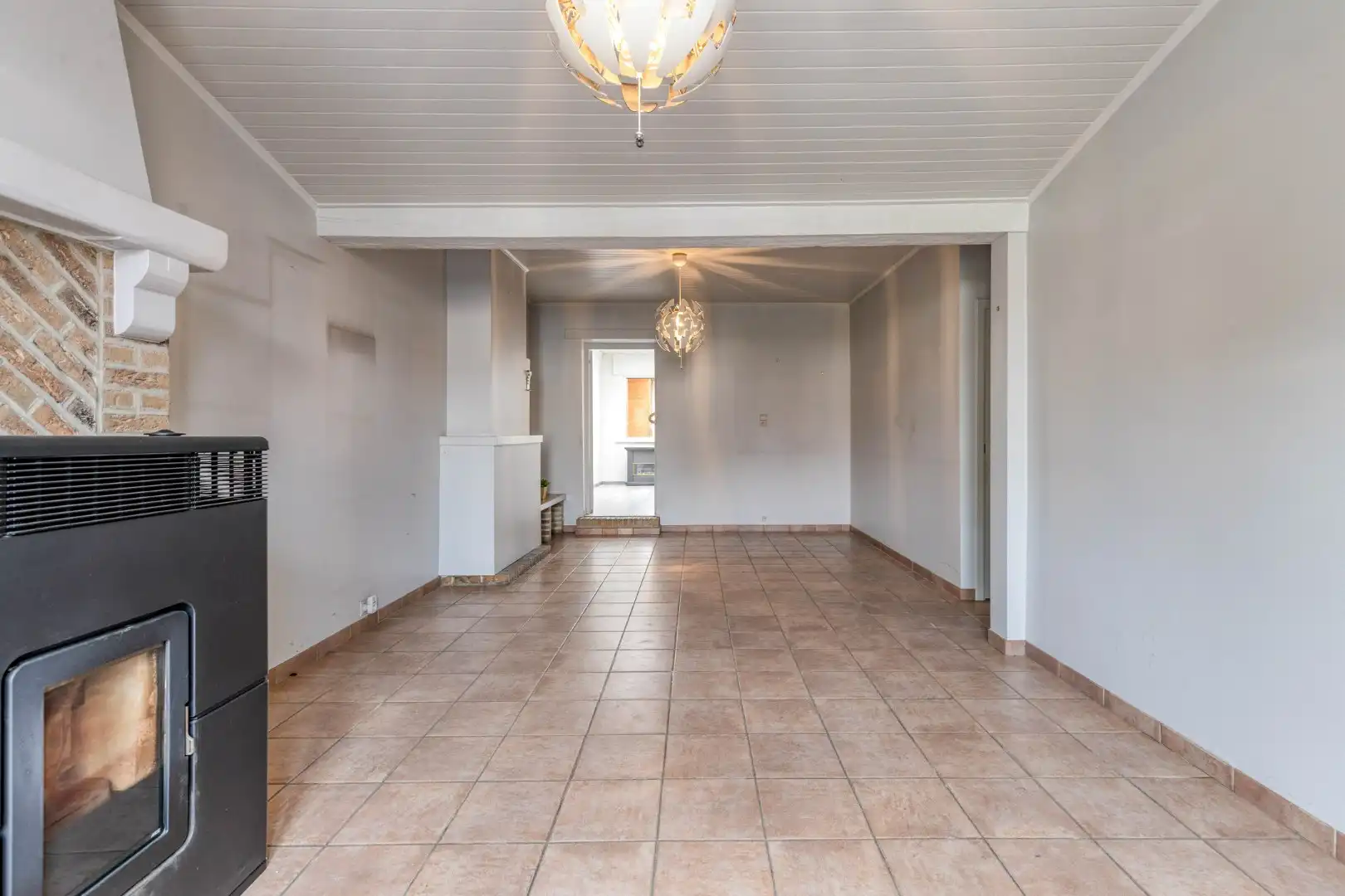 Gezellige rijwoning met grote garage, westgerichte tuin en unieke ligging in Lauwe! foto 5