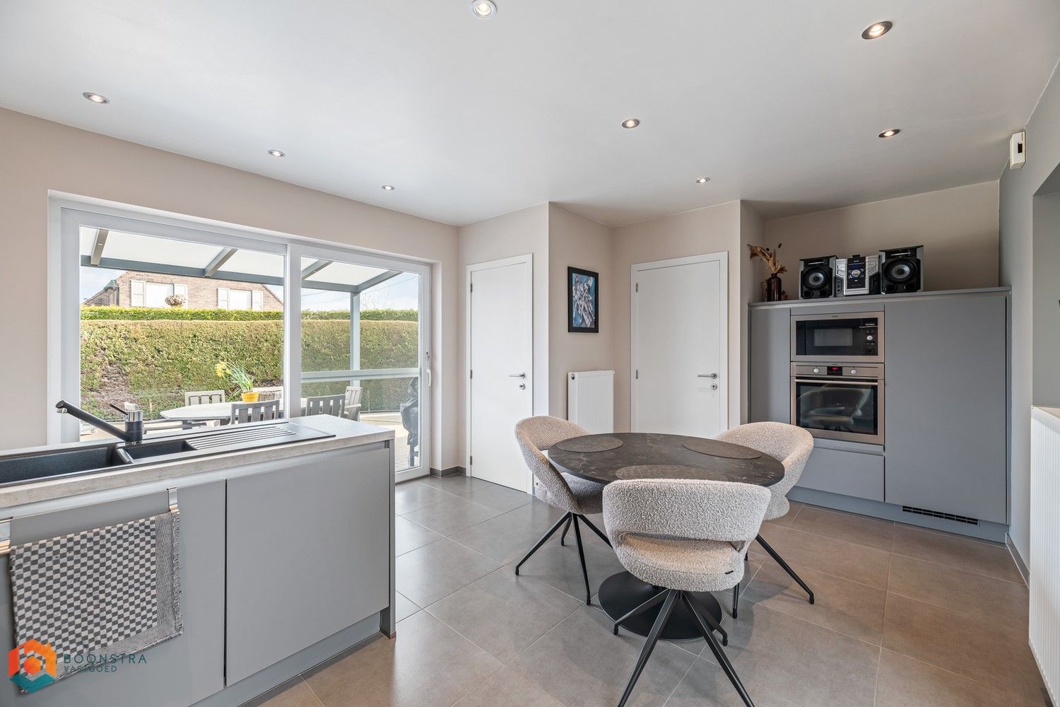 Instapklare gelijkvloers woning met 2 (à 3) slpkrs te Putte foto 9