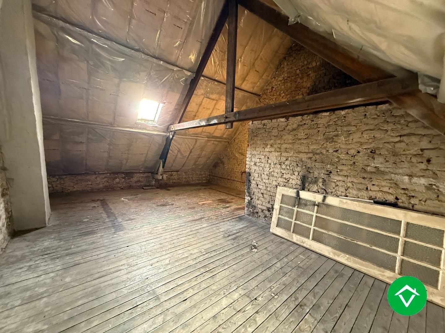 Woning met 3 slaapkamers en koer te centrum Roeselare foto 16