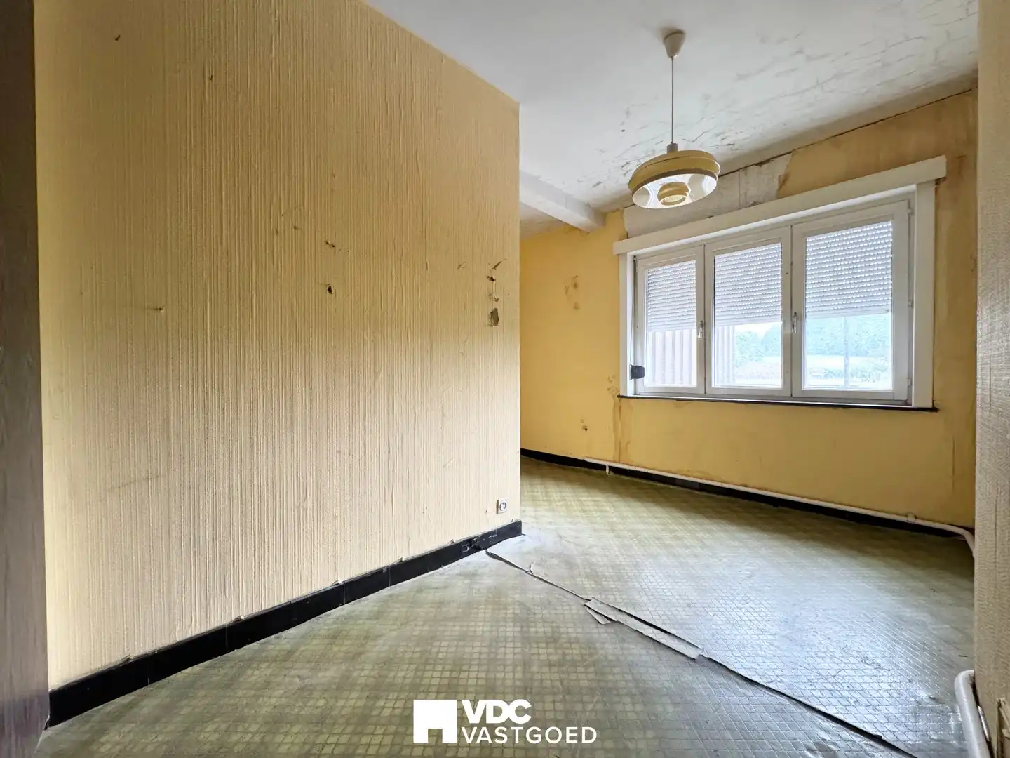 Te renoveren woning met werkplaats, garage en veel potentieel foto 19