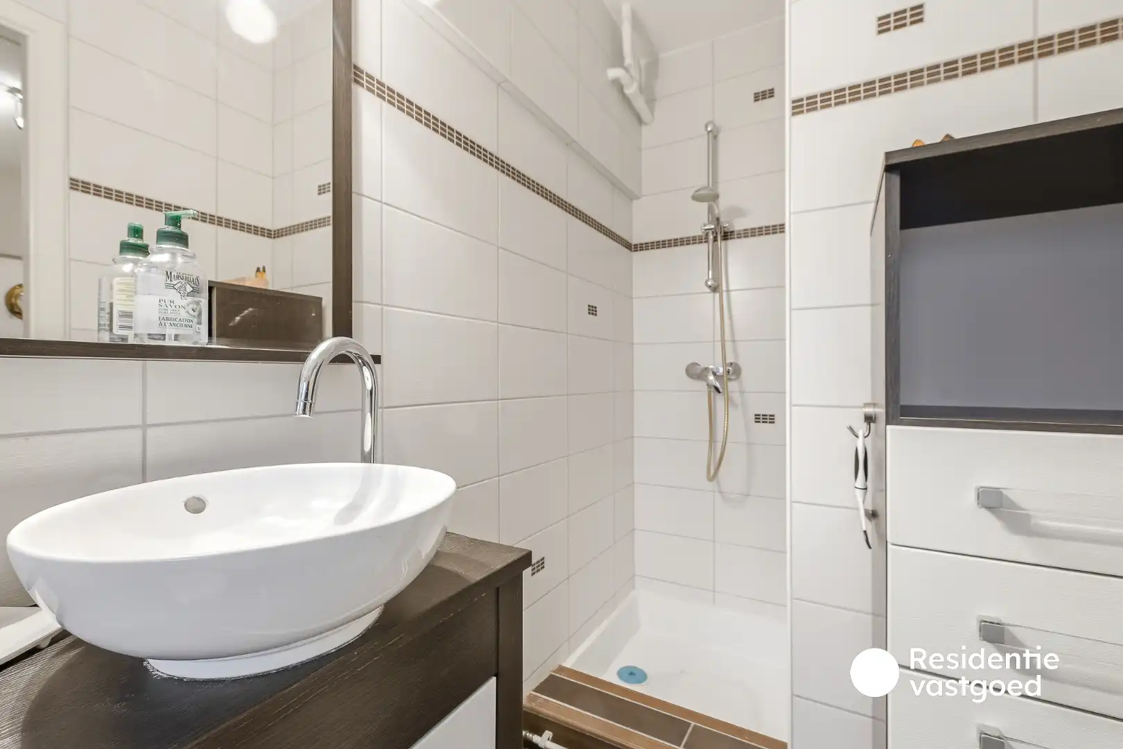 Gemeubeld éénslaapkamerappartement met terras en kelderberging in Park Atlantis, De Haan foto 9
