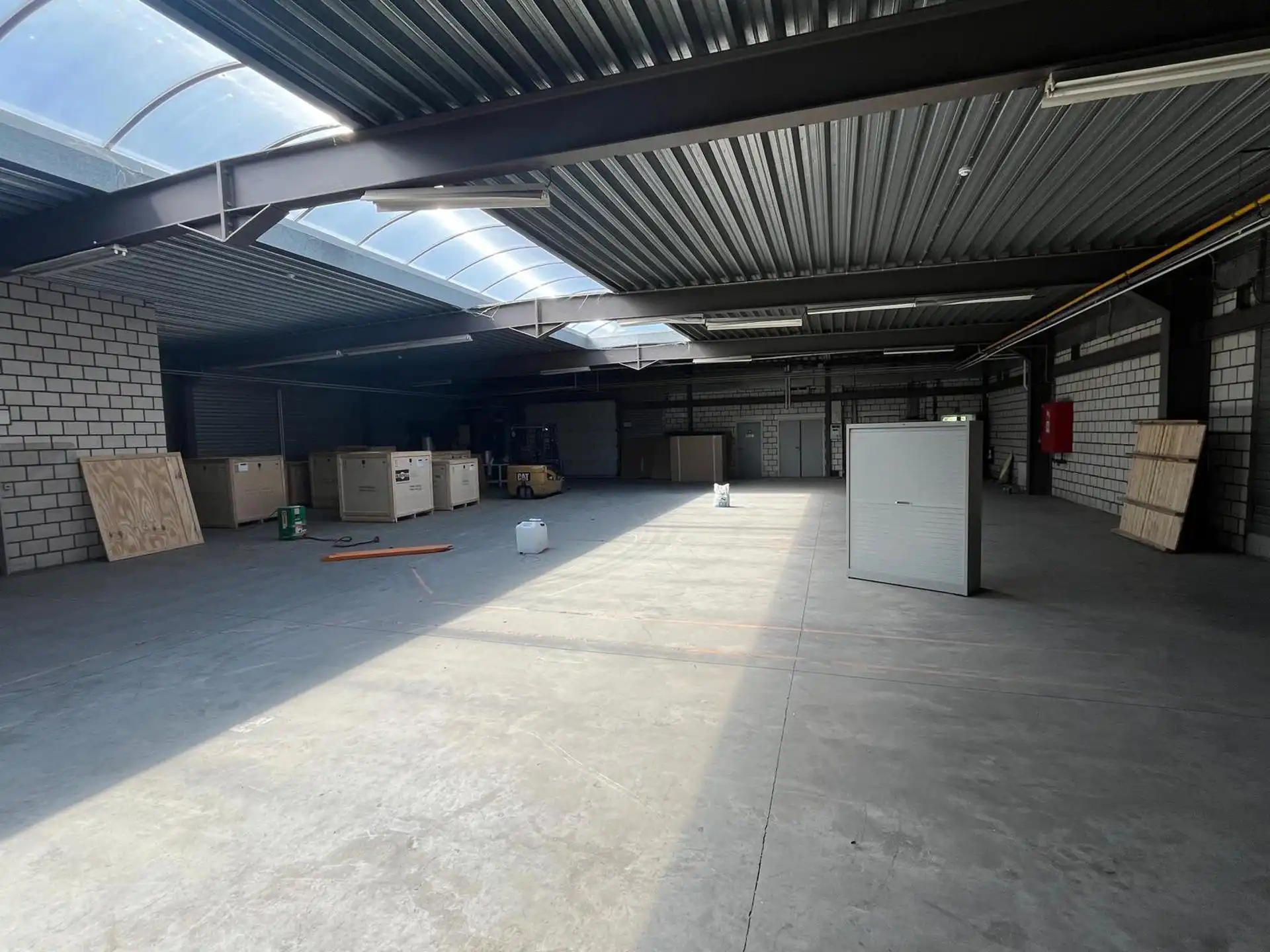 Bedrijfsgebouw magazijn met kantoren Mechelen-Noord foto 6