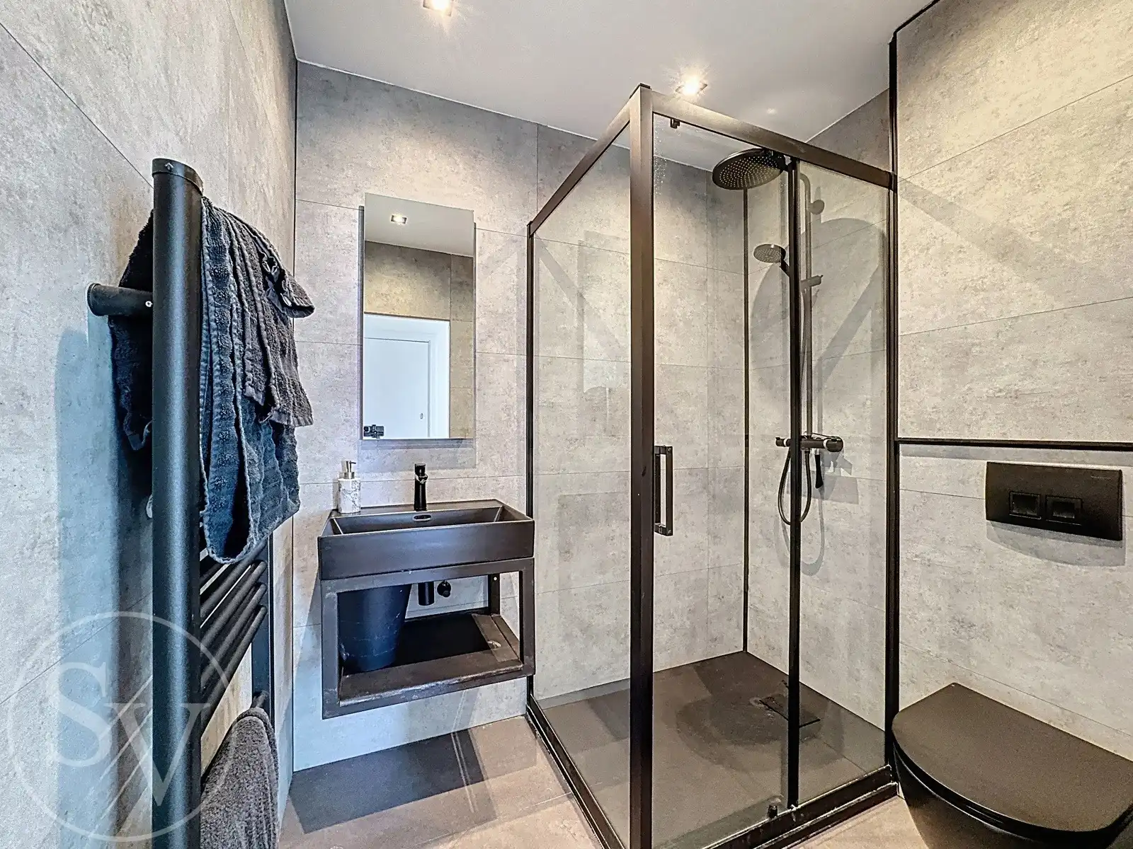 Semi bemeubeld appartementje. foto 8