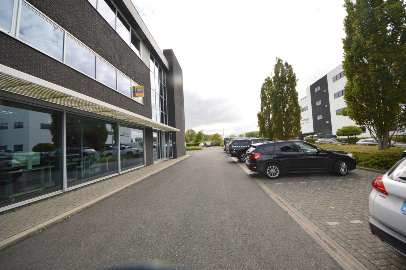MODERN KANTOOR MET PARKING  foto 2