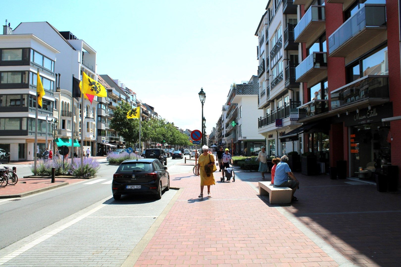 Centraal gelegen winkel op de Lippenslaan 121 foto 8