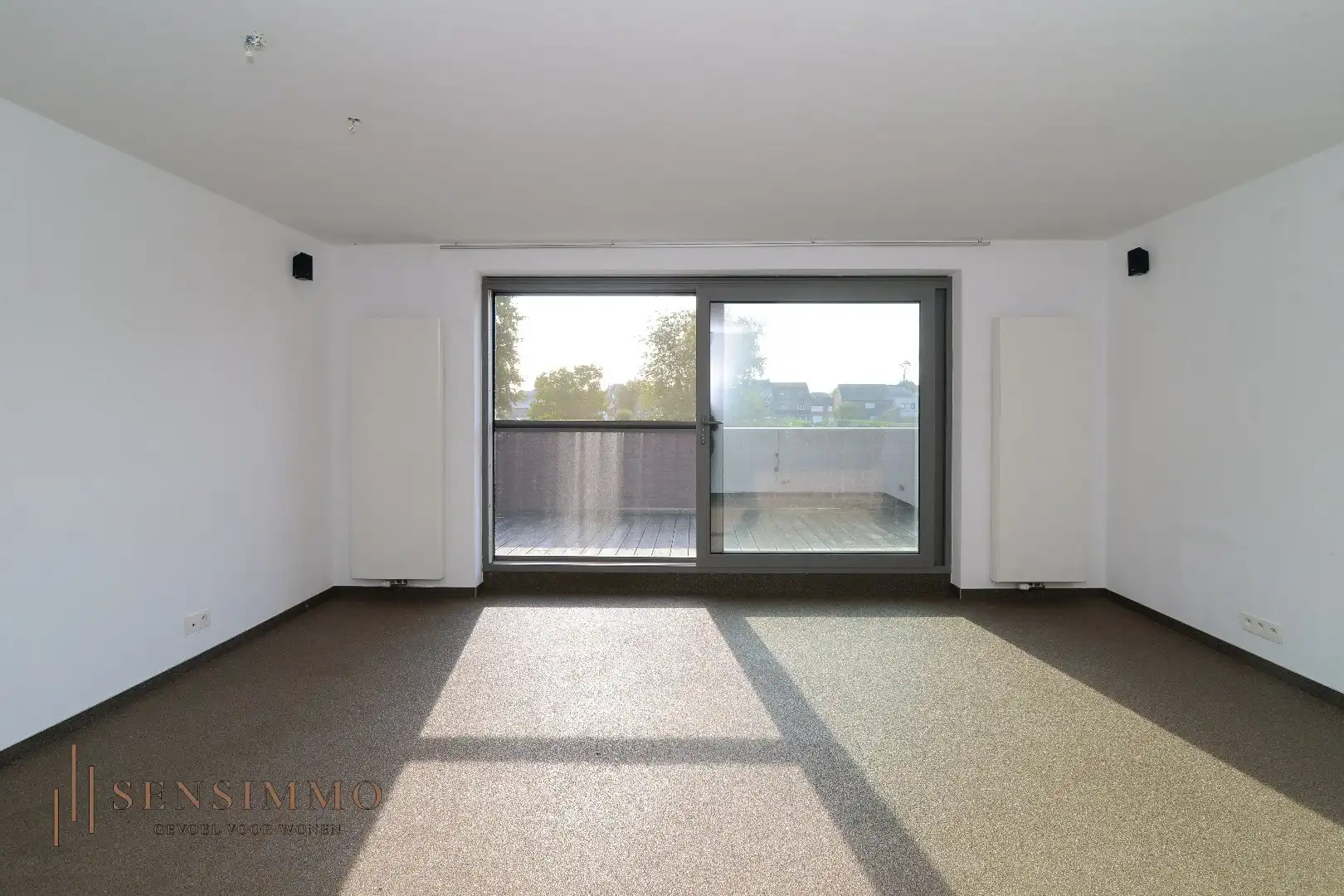 Ruim en instapklaar duplex appartement met carport en terras foto 8