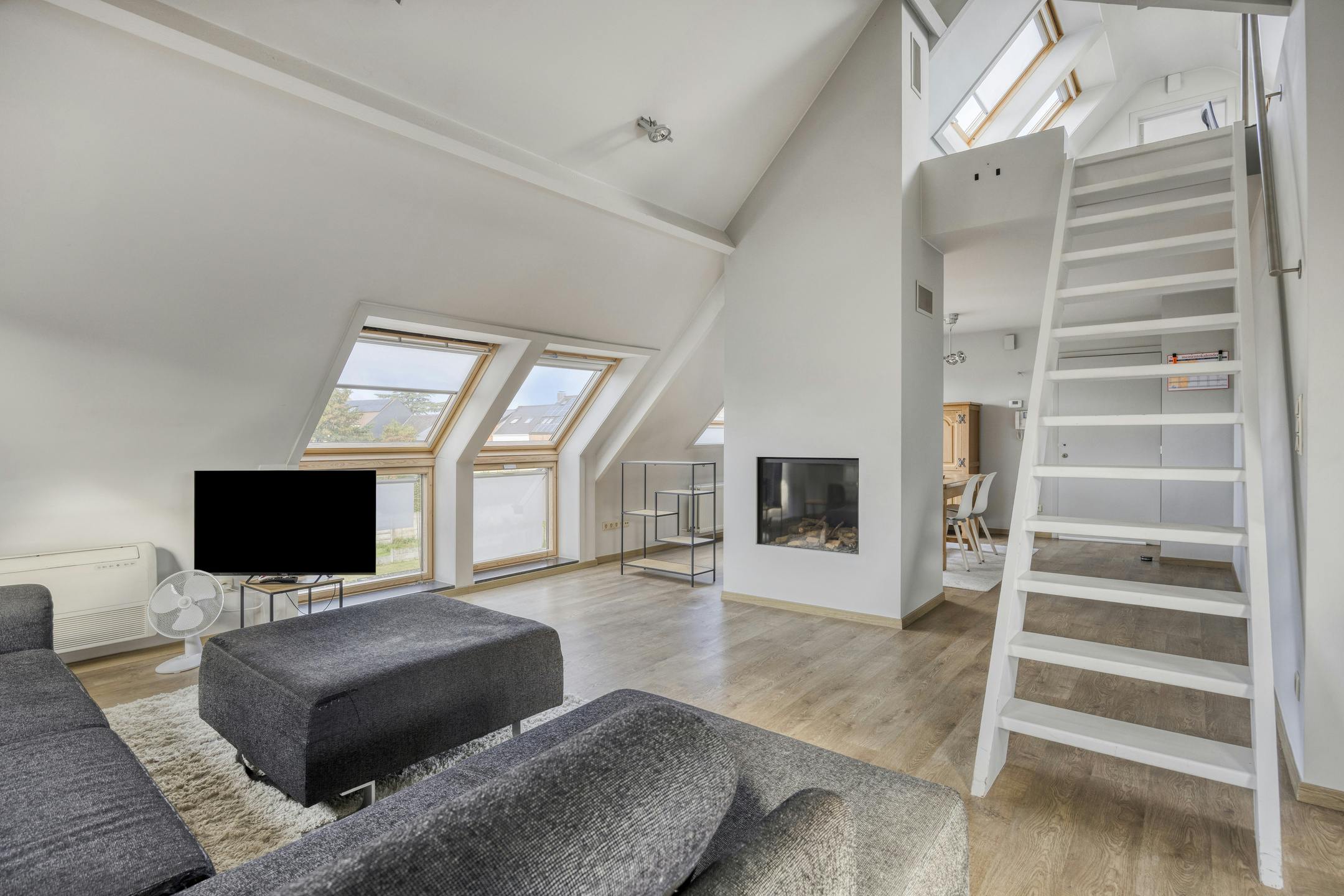 Appartement met 4 slaapkamers te koop in centrum Kasterlee foto {{pictureIndex}}