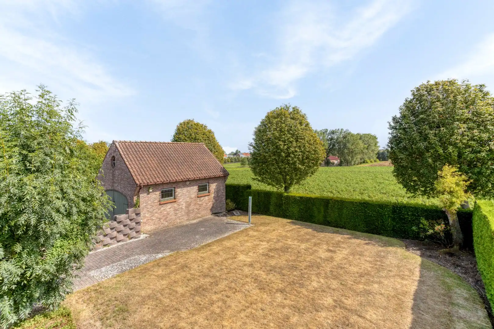 Degelijke villa in rustige buurt op 750 m²! foto 23