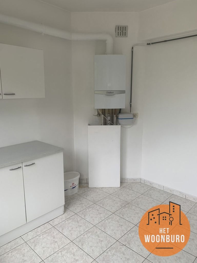 Appartement 1e Verd. + kelder + buitenstaanplaats foto 4