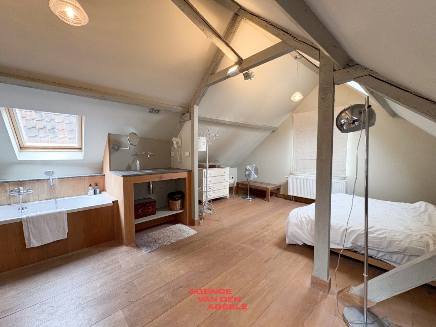 High class woning met stadskoer foto 20