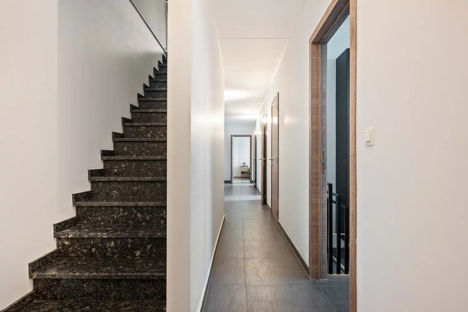 Ruim, energiezuinig appartement met souterrain, 4 slaapkamers, tuin en aanhorende grond in Wijnegem! foto 13