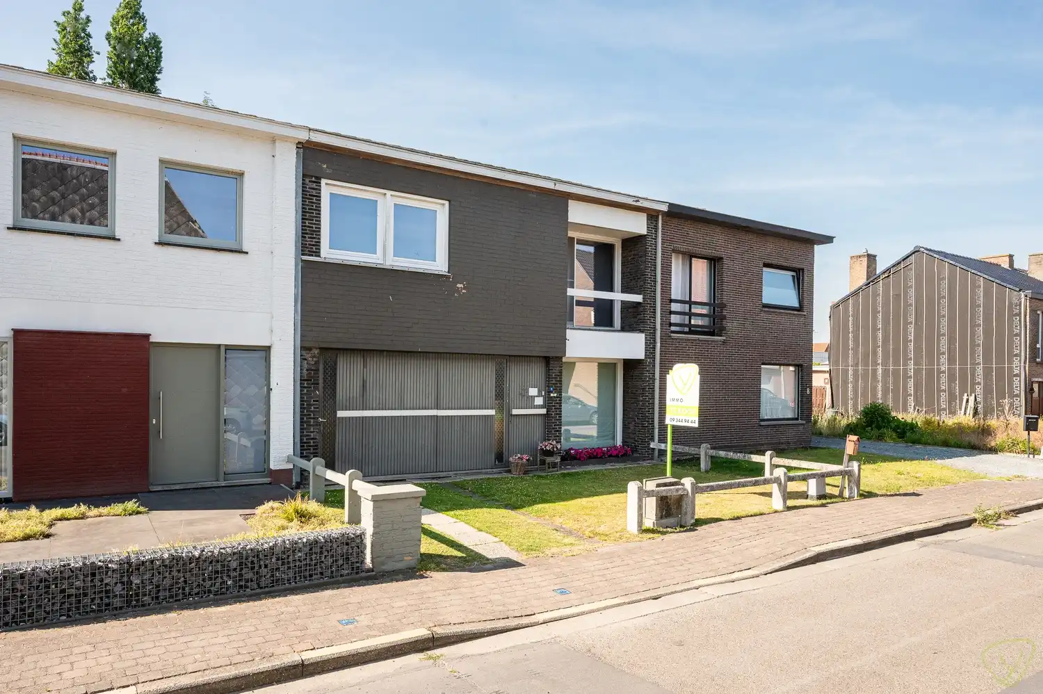 Te renoveren gezinswoning met grote tuin in het centrum van Bassevelde foto 2