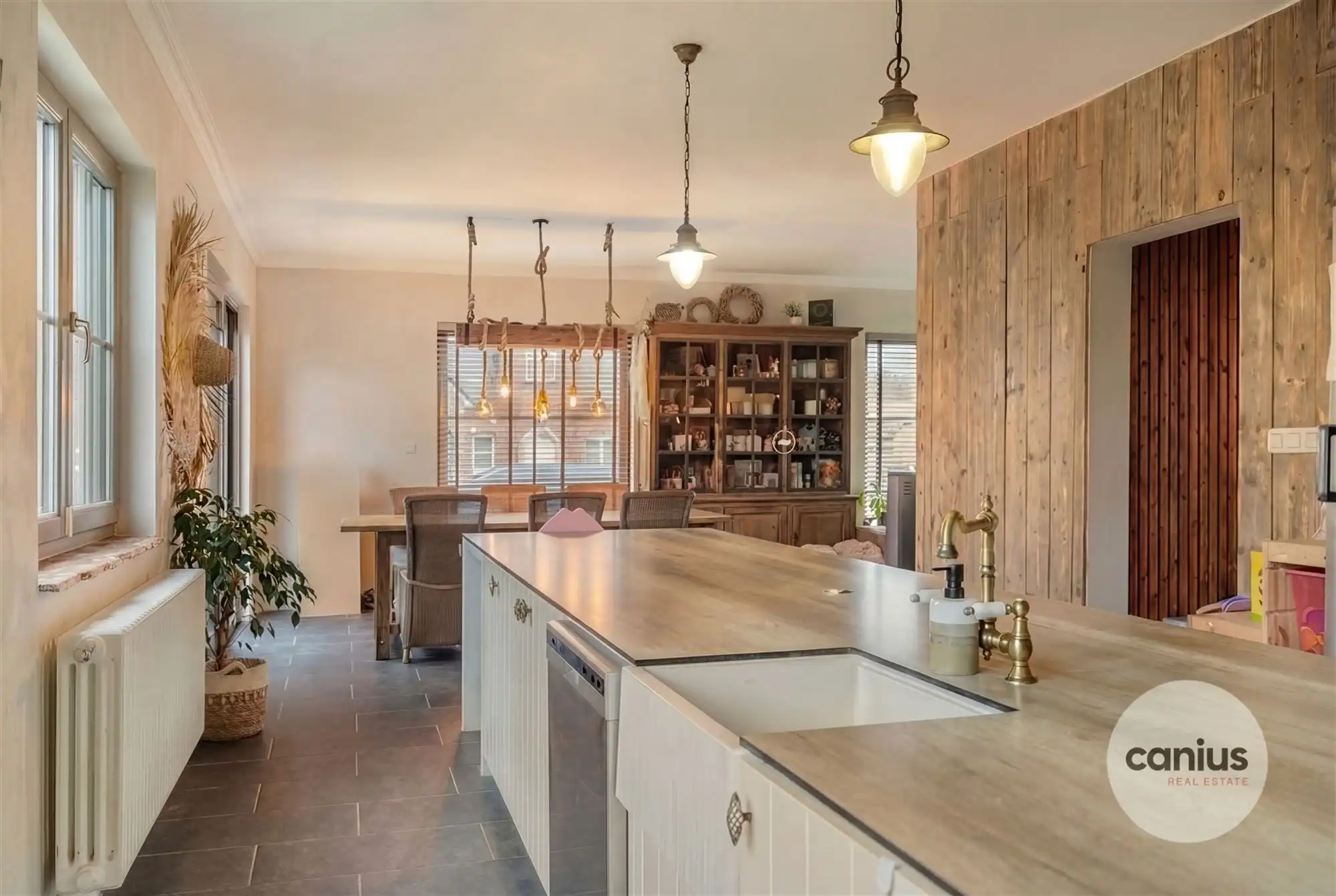 KNAPPE GELIJKVLOERSE WONING MET 4 SLAAPKAMERS foto 6