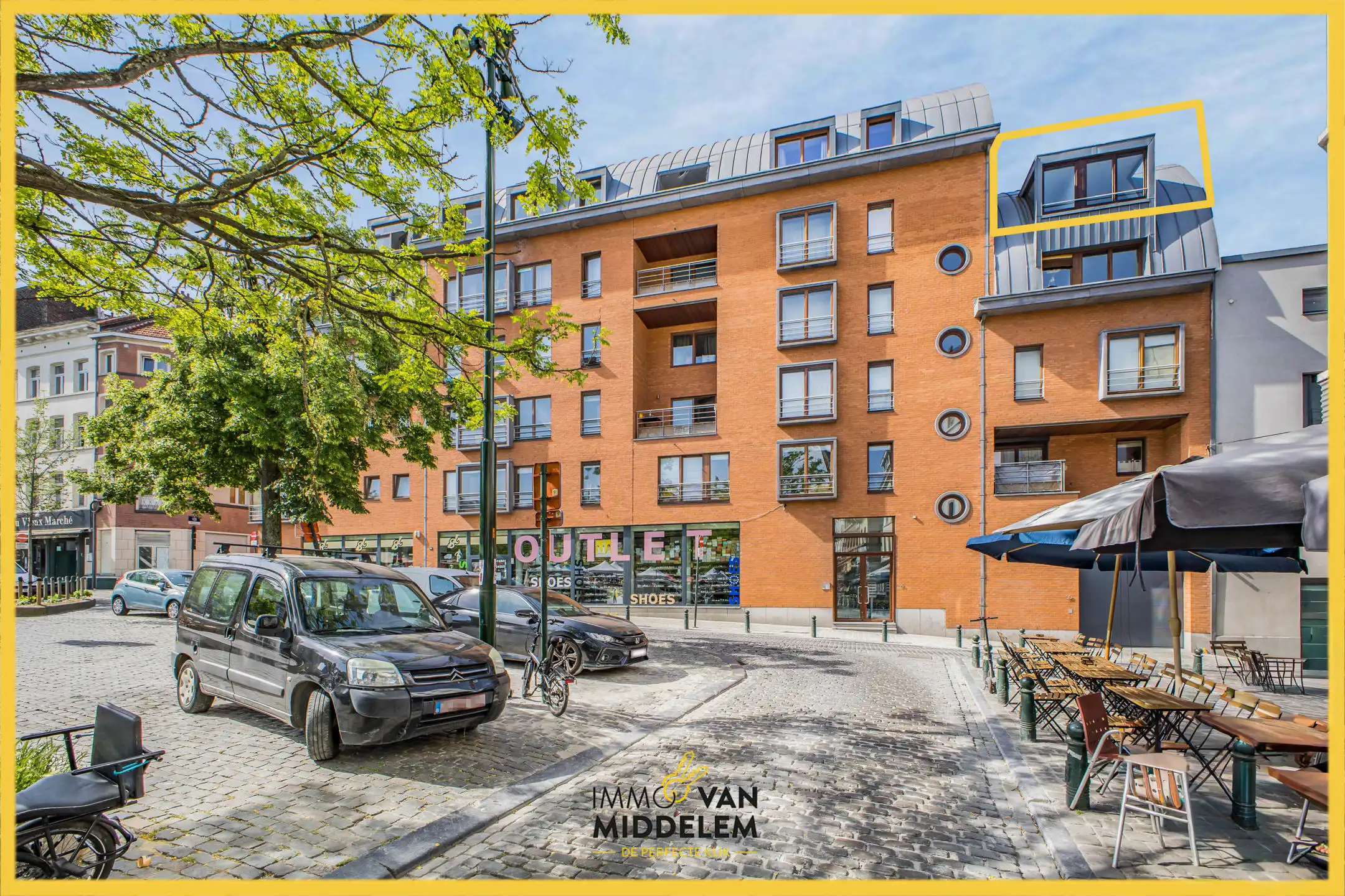 INSTAPKLAAR 2-KAMERAPPARTEMENT MET TERRAS EN PARKING foto {{pictureIndex}}