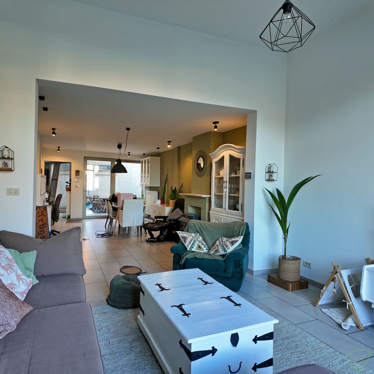 Gezellig duplex appartement nabij het station van Eeklo! foto 3