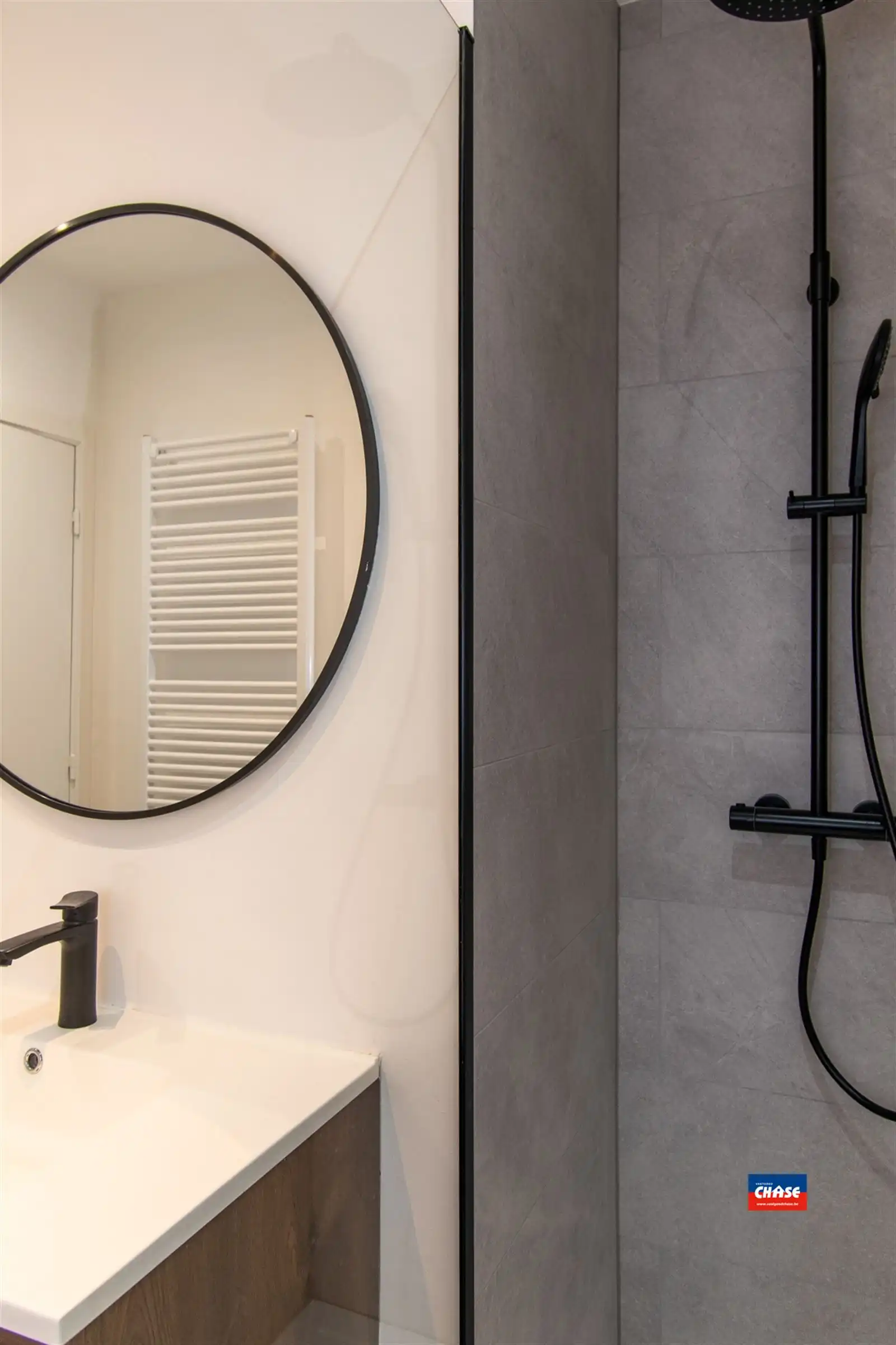 Recent gerenoveerd appartement met 2 slaapkamers foto 9