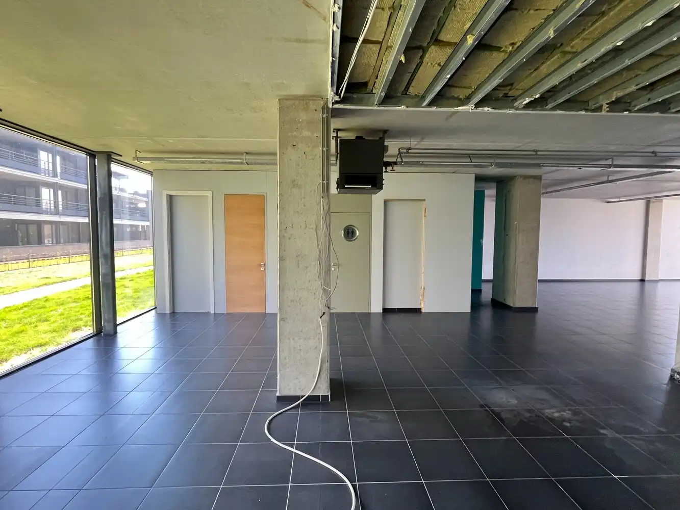 652m² kantoren foto 10