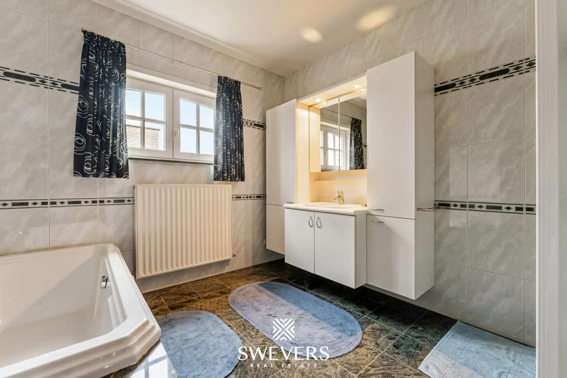 Ruime open bebouwing met 4 slaapkamers en zonnige tuin in Houthalen foto 21