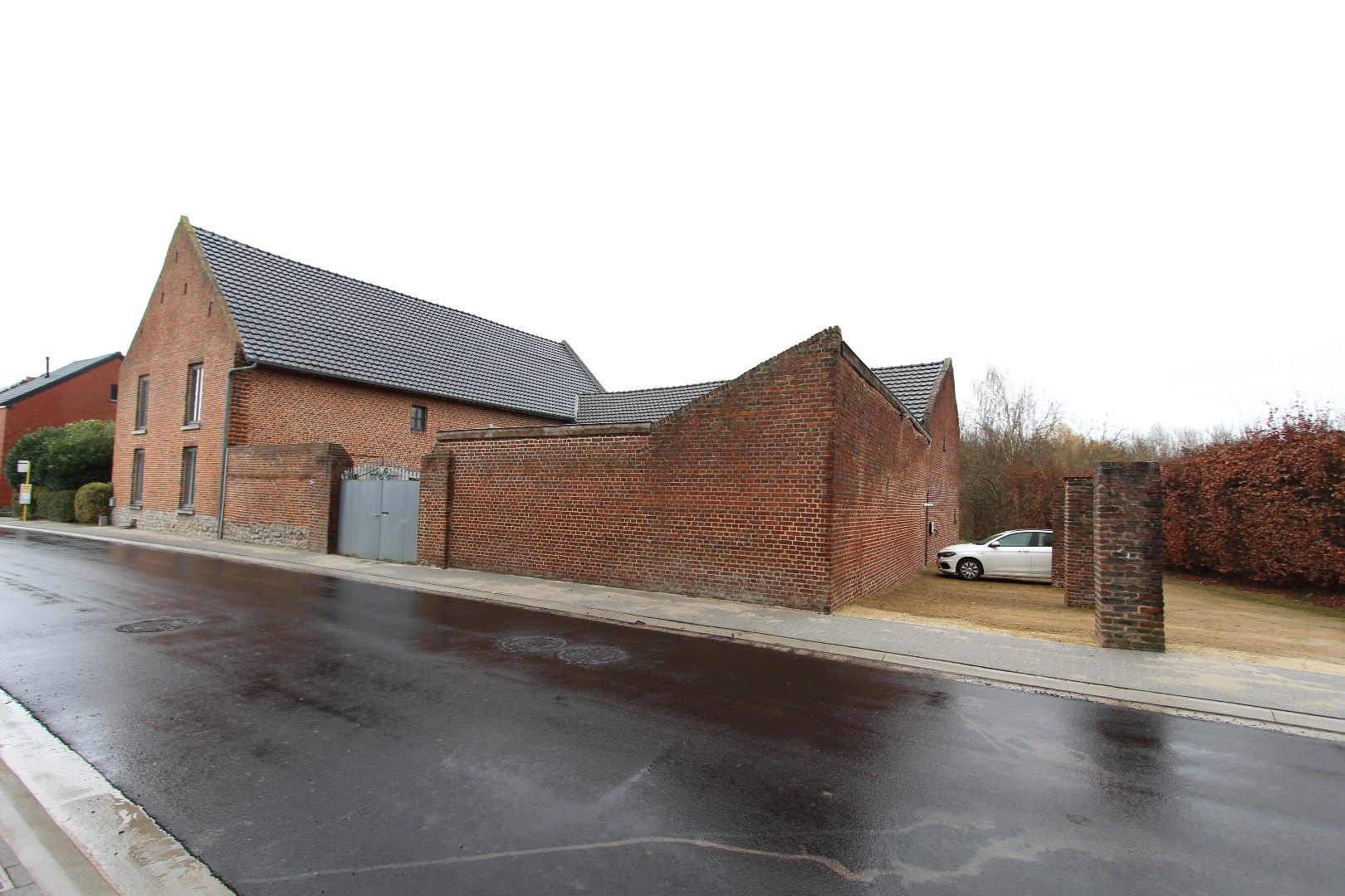 RUIME WONING VAN 390 m² MET GROTE TUIN EN ZWEMBAD foto 27