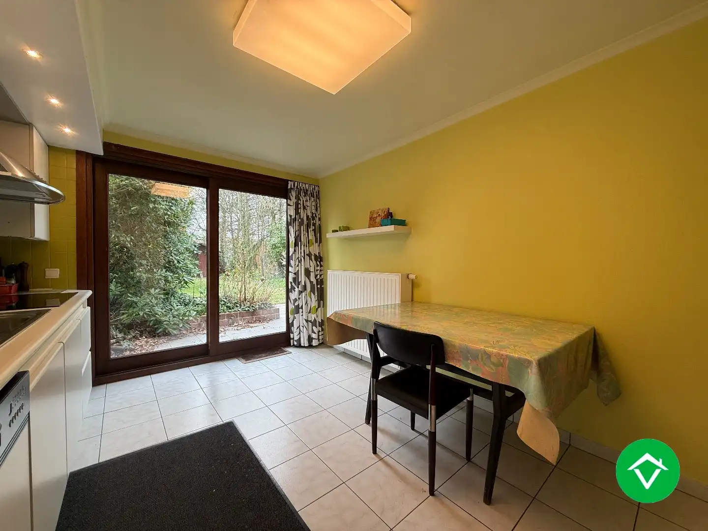 Stevige rijwoning met 4 slaapkamers, tuin en garage te Roeselare foto 9