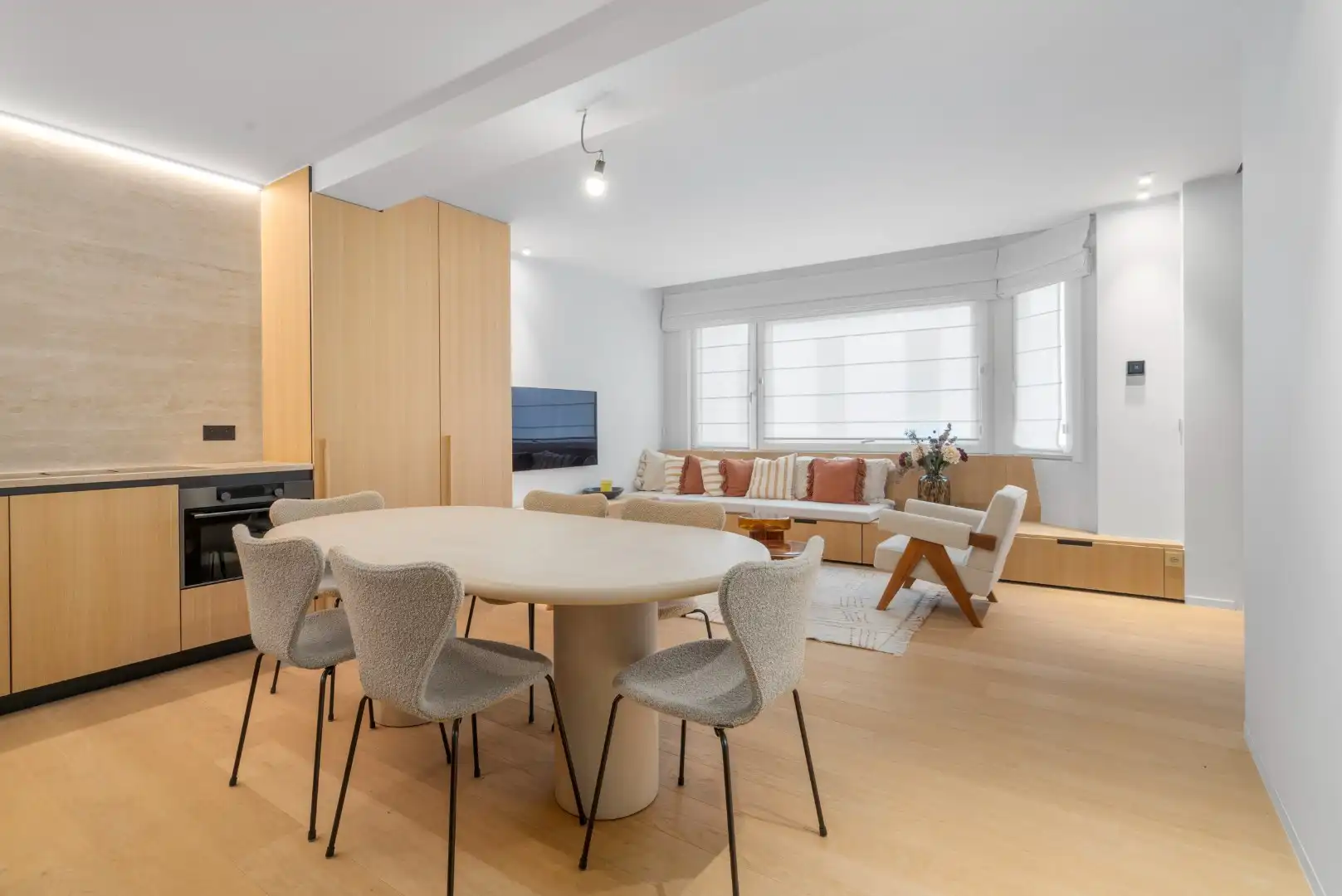 Zeer mooi en luxueus afgewerkt 3 slaapkamer appartement aan het driehoekplein nabij de Zeedijk foto 4