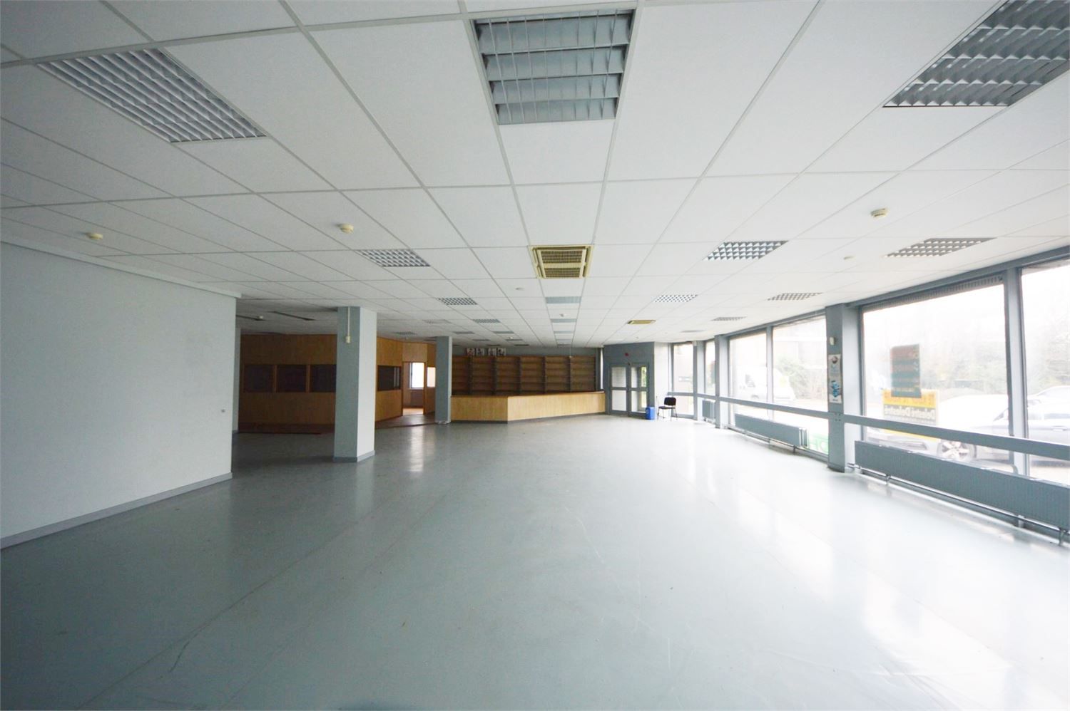 HANDELSGELIJKVLOERS 1.000 M2 KORTRIJKSESTEENWEG foto 5