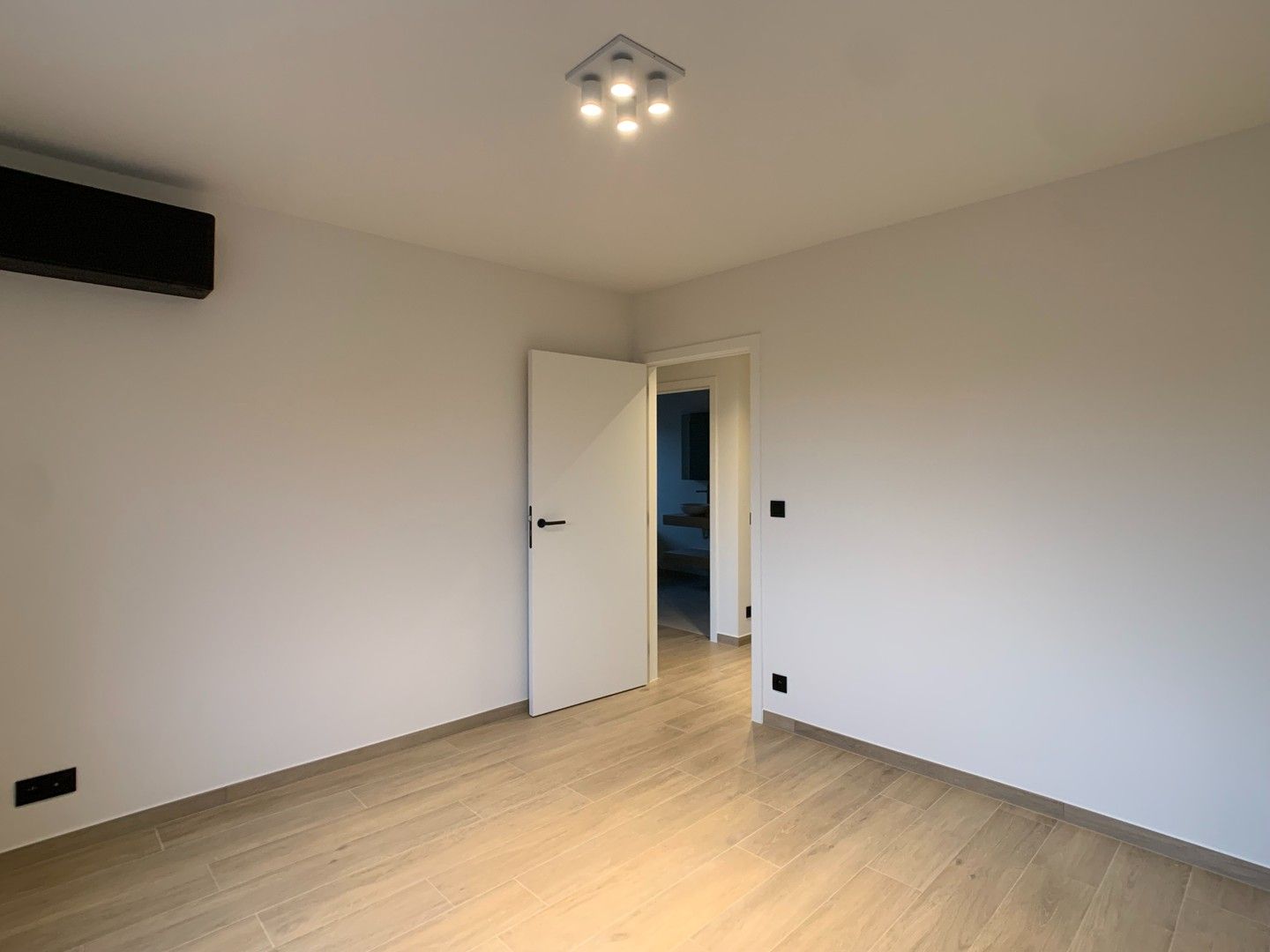 Halfopen woning in Bottelare te huur: licht, ruimte en groen foto 22