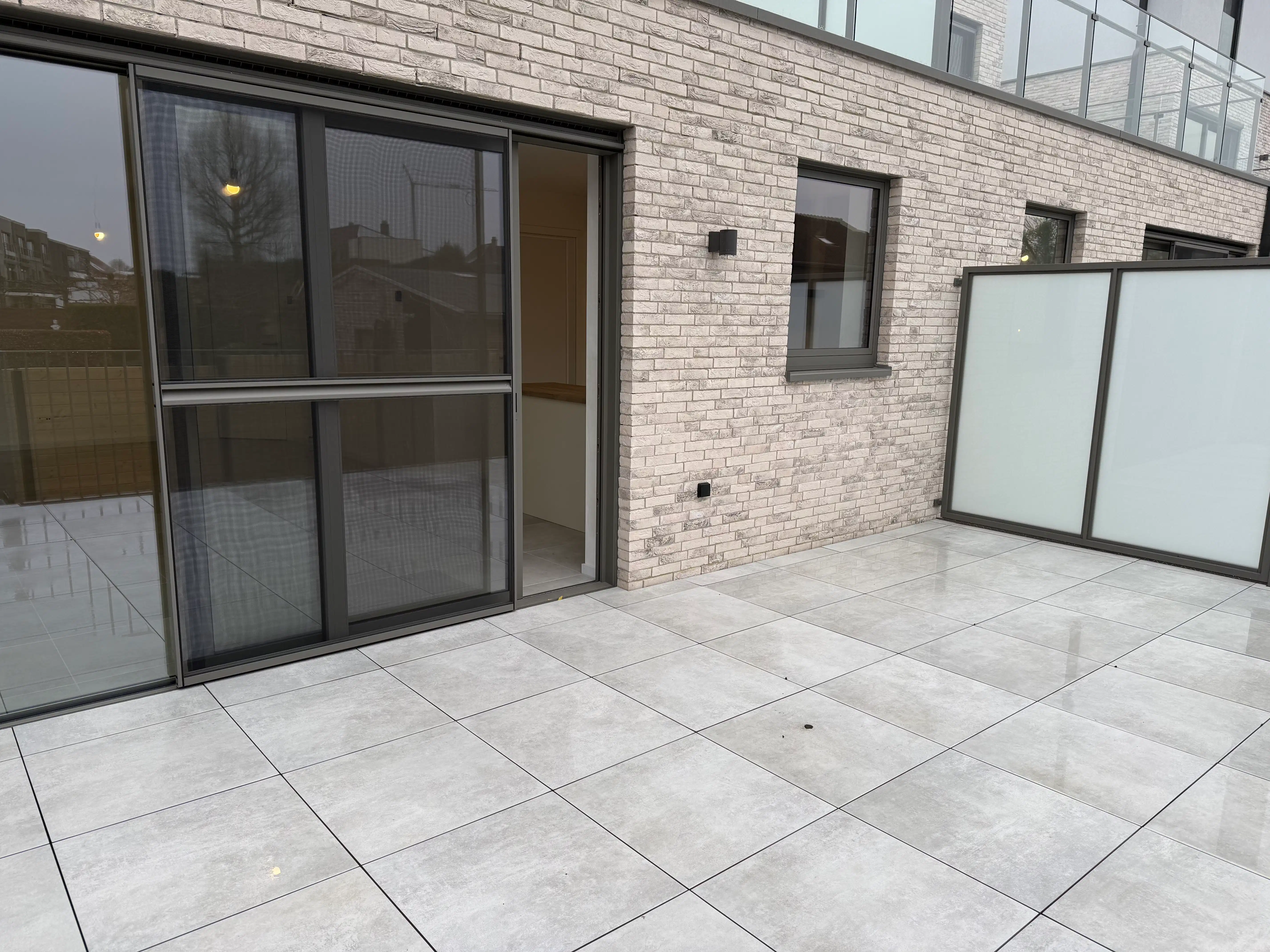 Te huur: Prachtig gelijkvloers 2-slaapkamerappartement met terras en privé-tuin foto 11