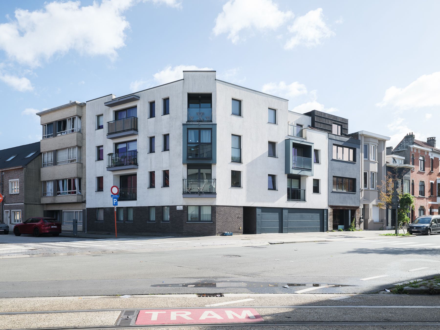 Instapklaar éénslaapkamerappartement met terras en autostaanplaats foto 16