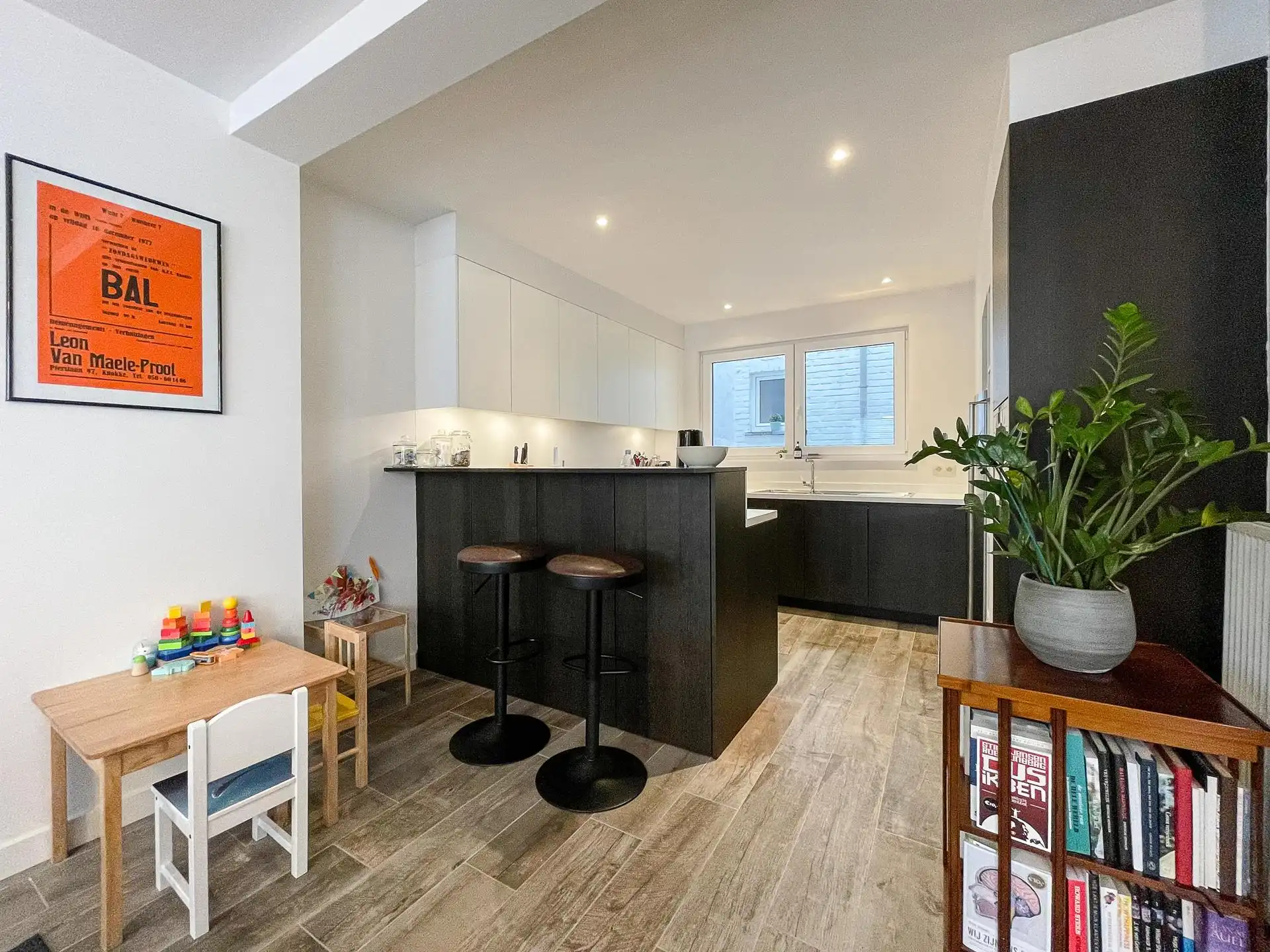 Instapklaar gelijkvloers appart. aan het Uilenspiegelplein.. foto 8