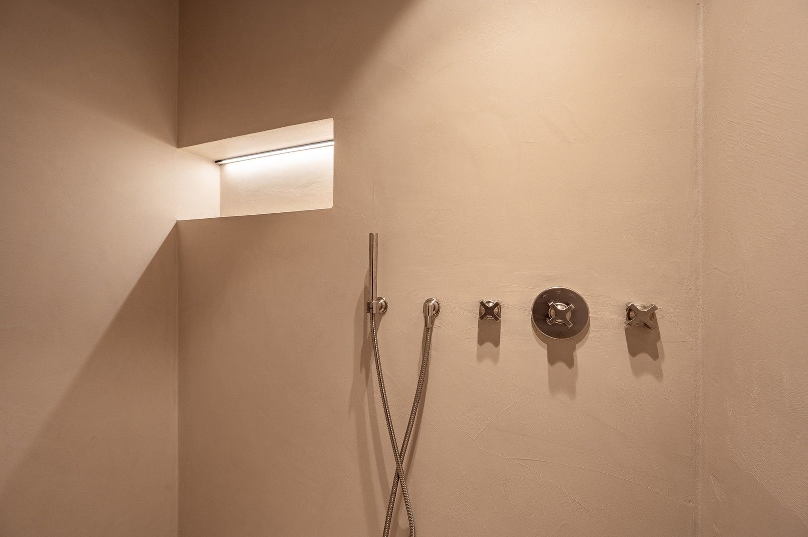 Prachtig tuinappartement met 3 volwaardige slaapkamers, gelegen in een paadje op een topligging in het Zoute. foto 22