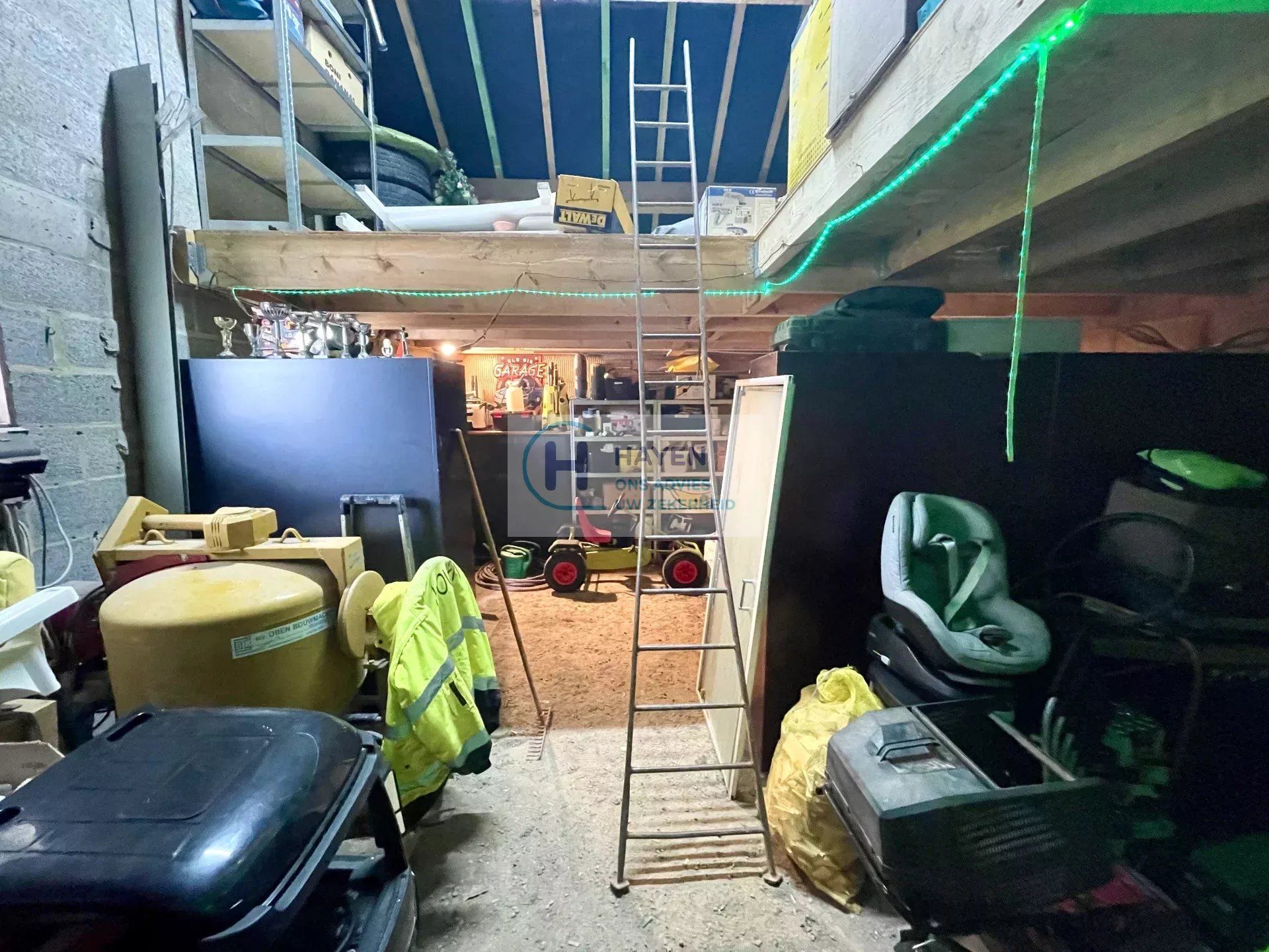 Zeer ruime woning in afwerkingsfase met veel potentieel op een groot perceel van 2.140m² foto 20