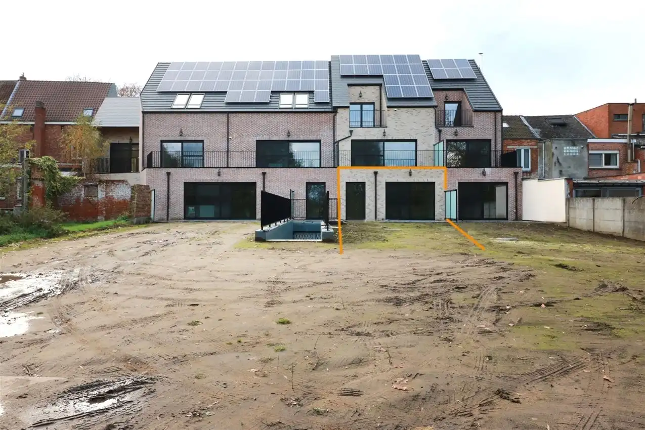 Alles gelijkvloers, oostgericht terras en tuintje, zalig rustig met zicht op maagdentoren foto 2
