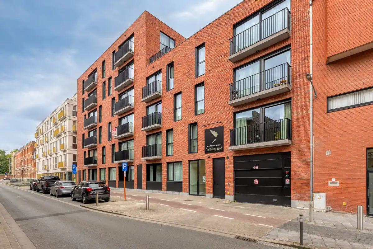 Assistentiewoning met 2 slaapkamers te koop in centrum Kortrijk! foto {{pictureIndex}}