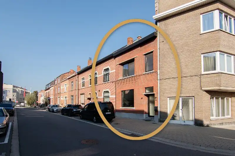 Gezellige, knappe, energetische en totaal gerenoveerde stadswoning op een TOP locatie! foto {{pictureIndex}}