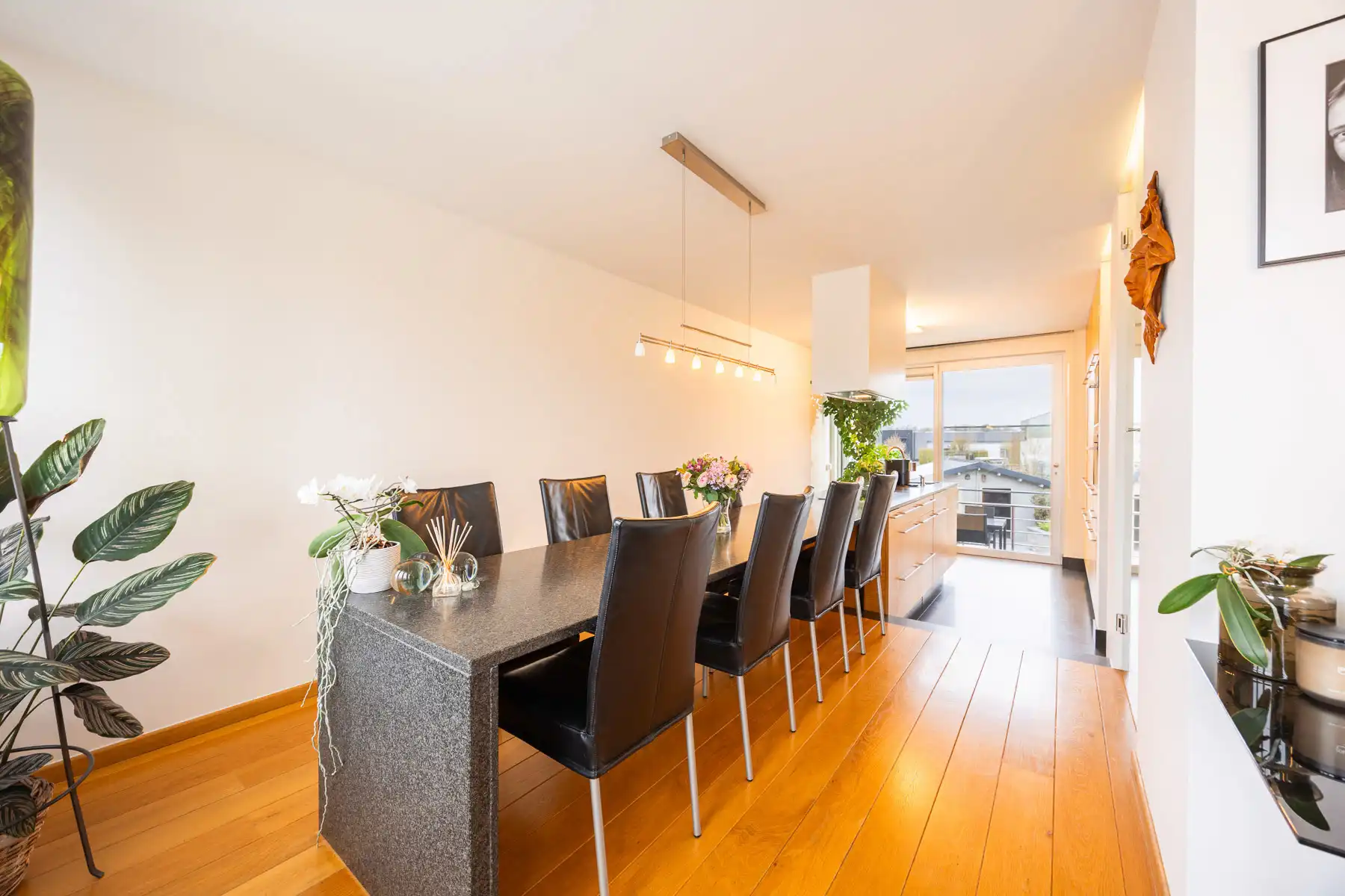 Ruime woning op centrale ligging met topafwerking foto 4