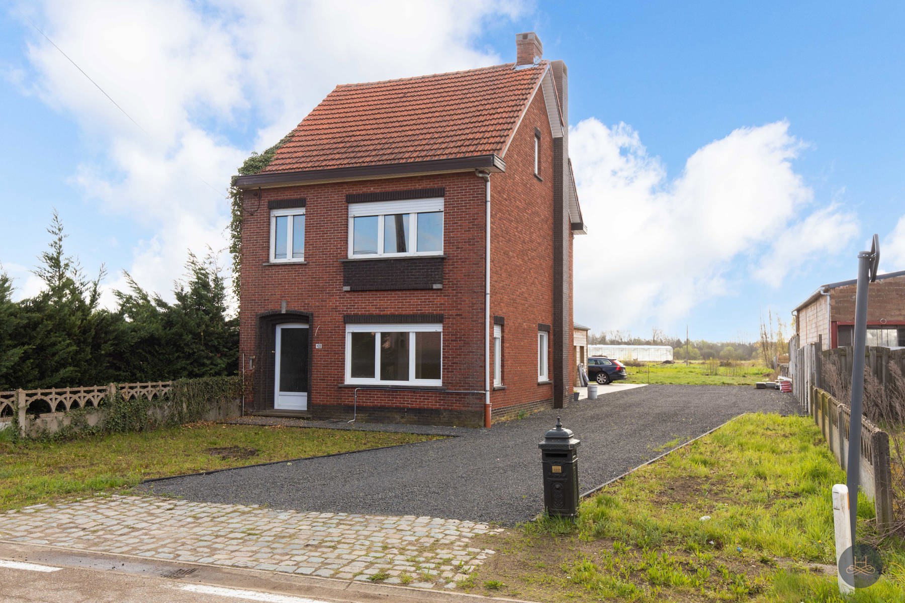 Gerenoveerde woning met 3 slaapkamers foto {{pictureIndex}}