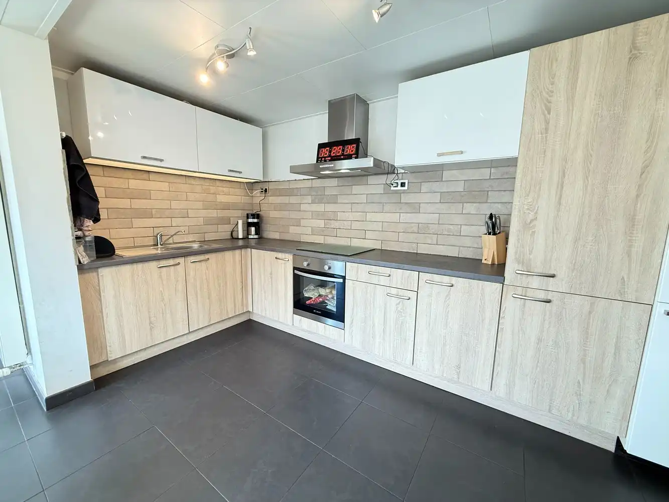 Instapklare gezinswoning te centrum Grobbendonk foto 4