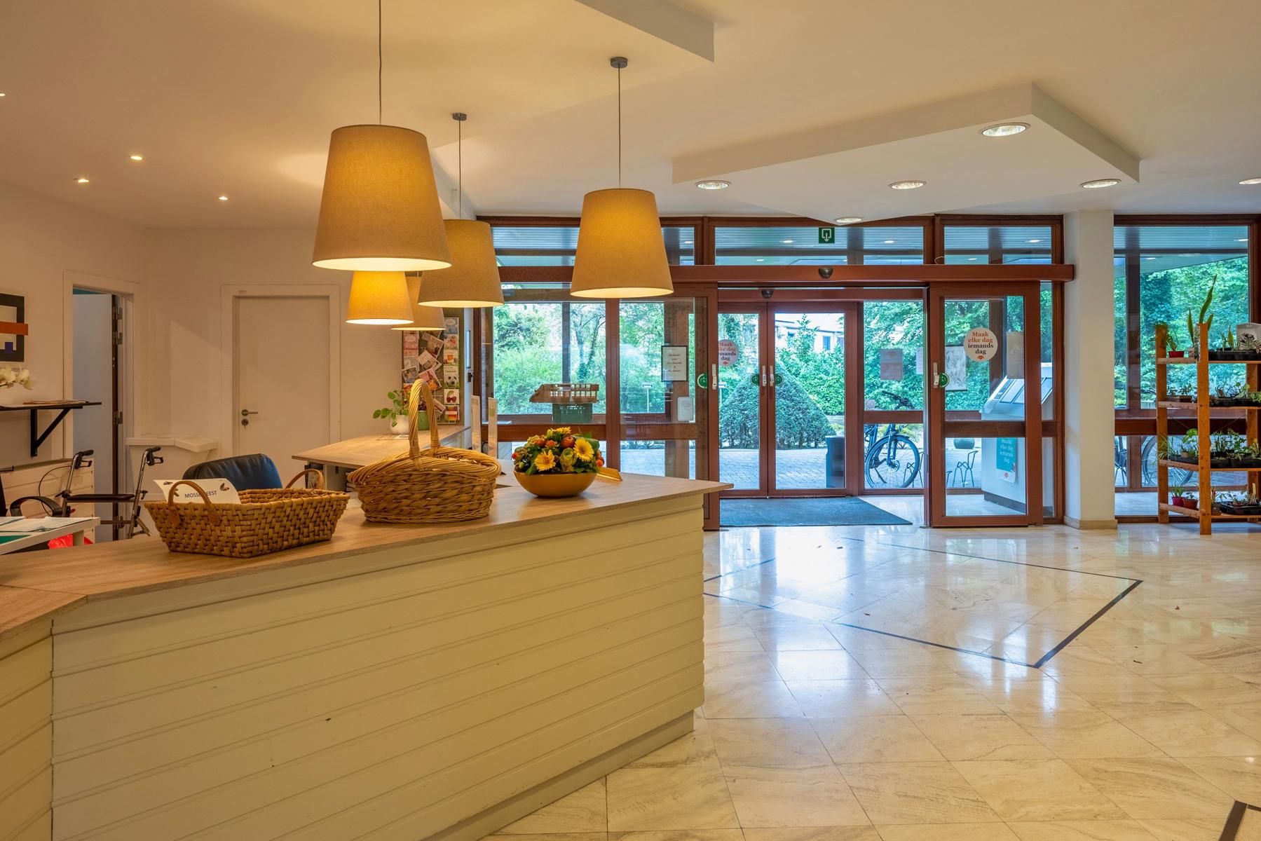 Degelijke serviceflat met terras in Residentie LINDENHOF foto 4
