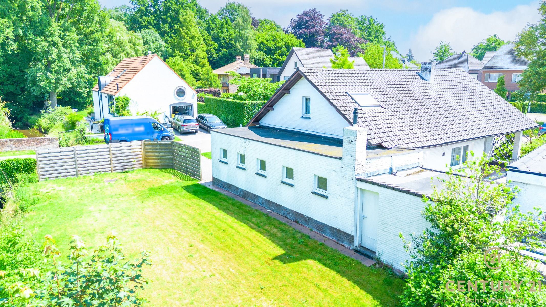 Charmante te renoveren laagbouwwoning op fraai hoekperceel foto 3