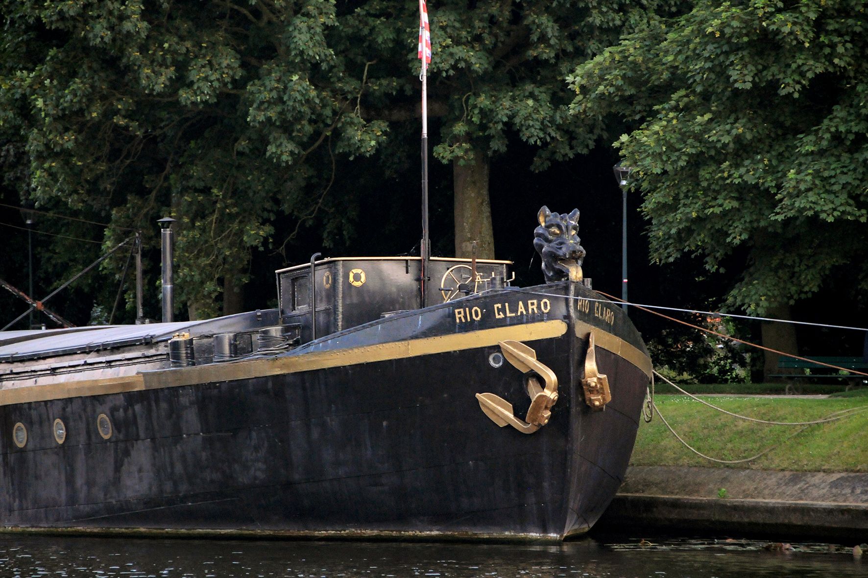   in centrum Brugge SCHIP TE KOOP foto 3