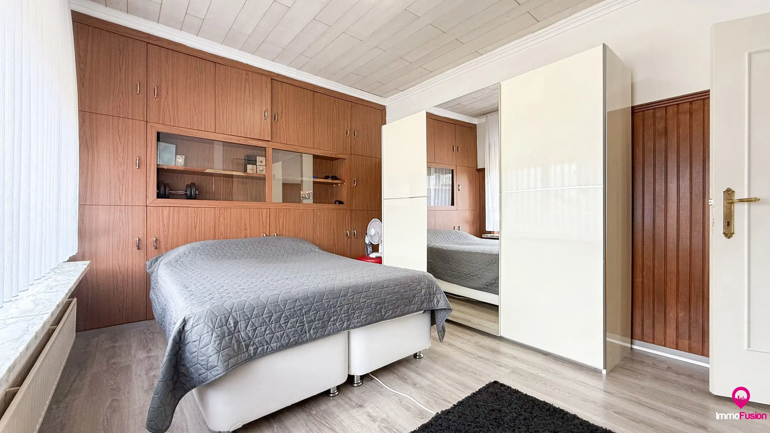 Instapklare, ruime woning met 6 slpks en enorme tuin op 26a! foto 16