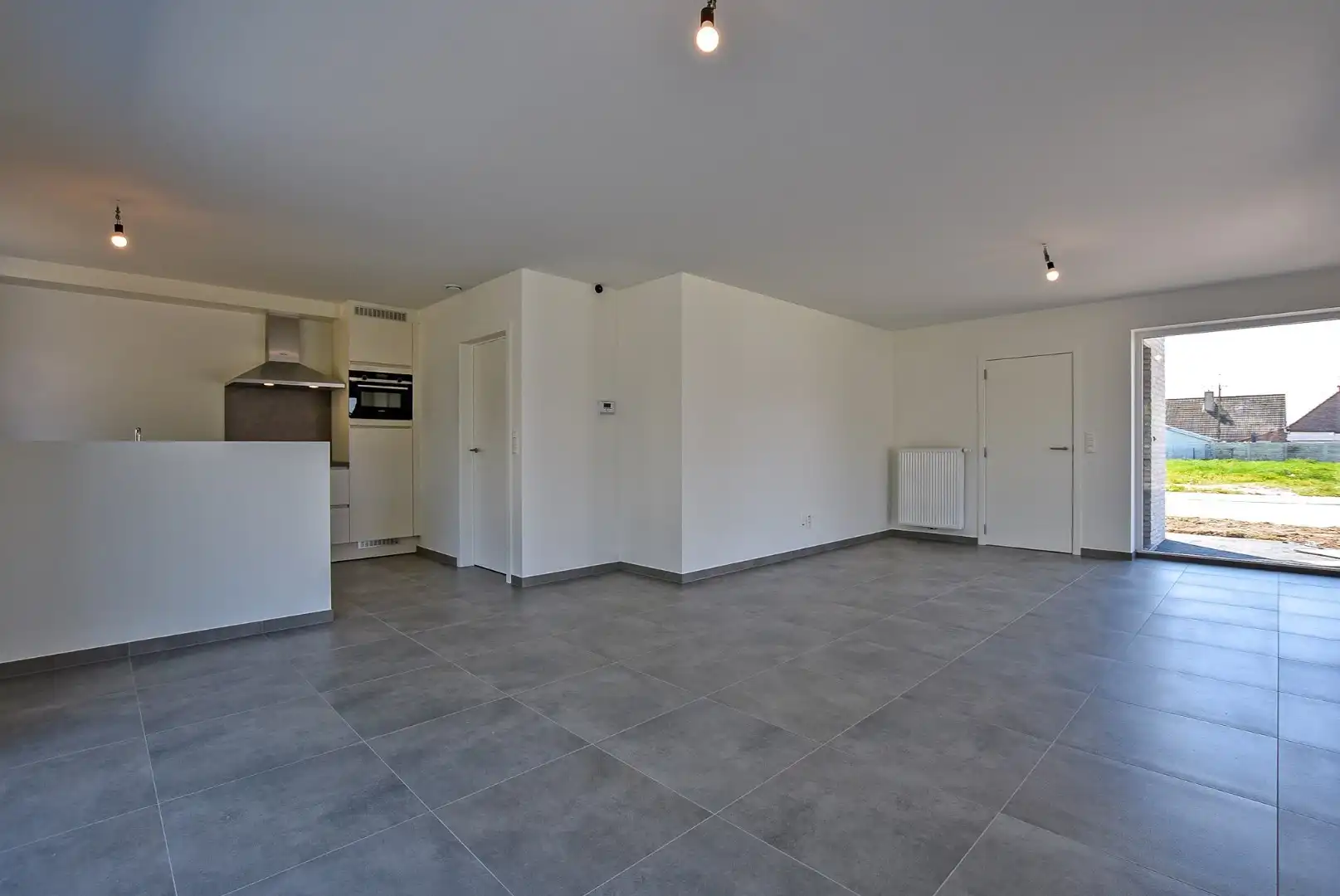 Ruime energiezuinige recente halfopen bebouwing  (2024) met inpandige garage op 258m² gelegen te Houthulst. foto 9